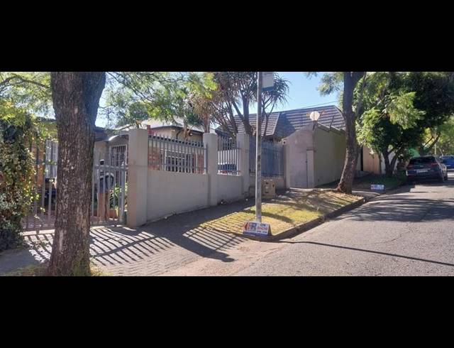 3 BEDROOM HOUSE FOR SALE IN KENSINGTON